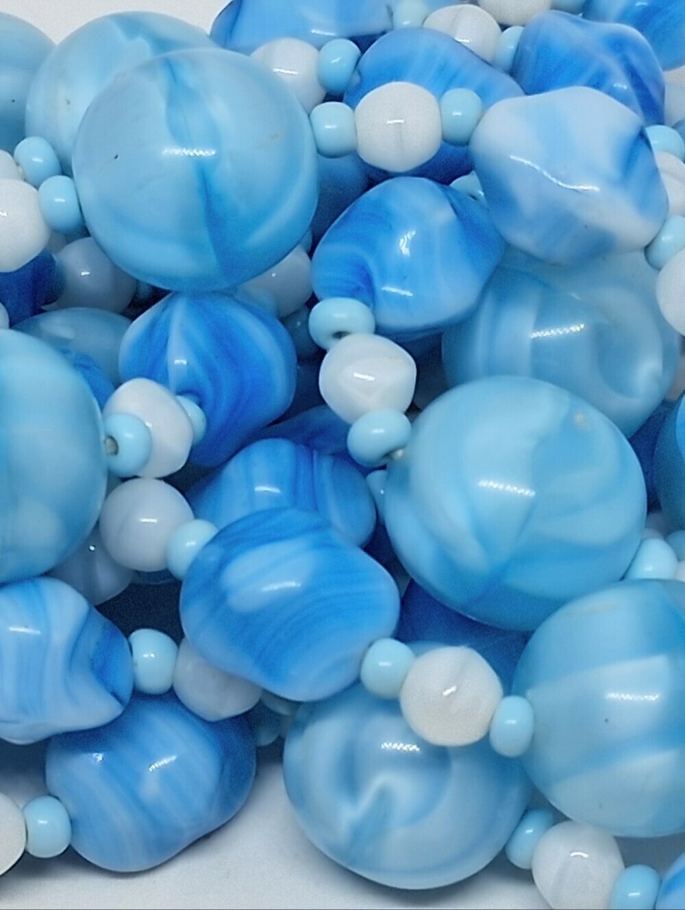 * Vintage 3 Strand Czech Marbled Blue & White Milk Glass Necklace - Picture 4 of 4